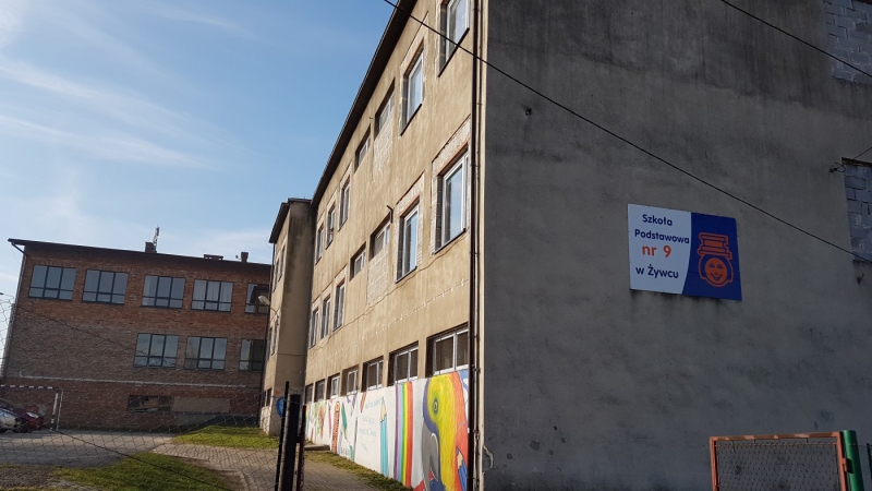Kurator Oświaty chce by budynek po Gimnazjum nr 1 w Żywcu stał pusty, a dzieci z Zabłocia chodziły..