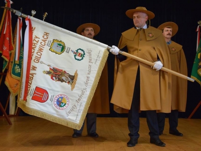 Ceremonia poświęcenia i przekazania sztandaru Beskidzkiego Międzygminnego Koło Pszczelarzy z siedzib - zdjęcie3