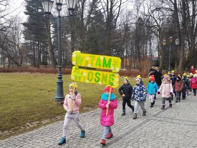 Przedszkolaki przywitały wiosnę - zdjęcie28