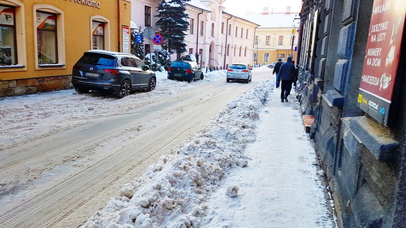 Usuwanie śniegu. Apel do kierowców!