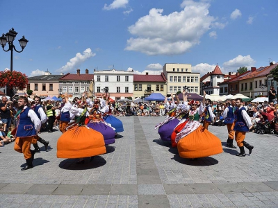 Roztańczony korowód 56. Tygodnia Kultury Beskidzkiej - zdjęcie16