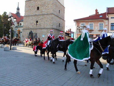 Orszak Świętego Mikołaja na żywieckim Rynku - zdjęcie18