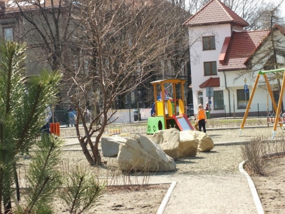 Plac zabaw przy Osiedlu Młodych - zdjęcie1
