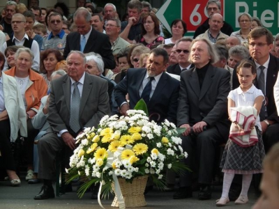 Poświęcenie pomnika Jana Pawła II -22.05.2011 - zdjęcie38