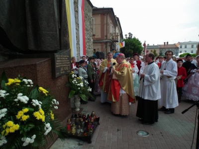 Poświęcenie pomnika Jana Pawła II -22.05.2011 - zdjęcie26