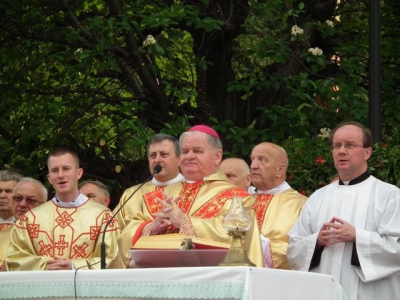 Poświęcenie pomnika Jana Pawła II -22.05.2011 - zdjęcie19