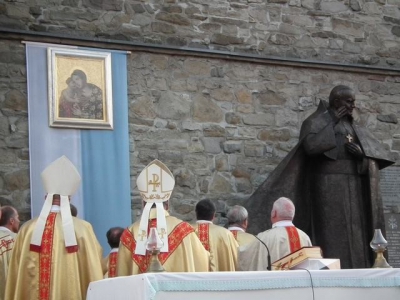 Poświęcenie pomnika Jana Pawła II -22.05.2011 - zdjęcie93