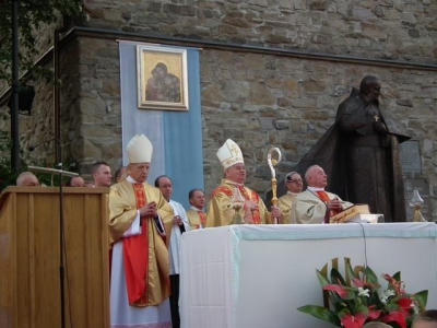 Poświęcenie pomnika Jana Pawła II -22.05.2011 - zdjęcie89