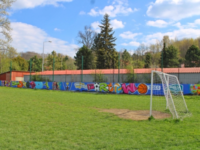 Nowy mural na boisku przy os. Młodych - zdjęcie2