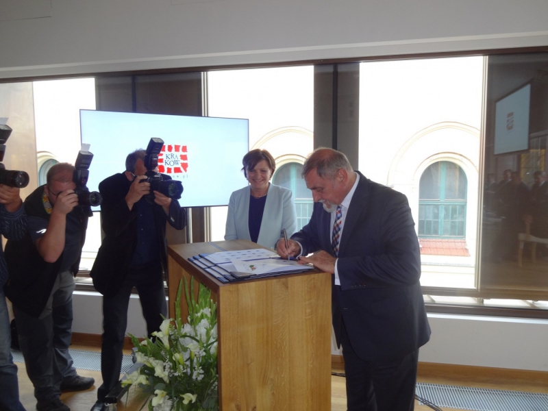 Burmistrz Żywca podpisał rezolucję w sprawie poprawy jakości powietrza